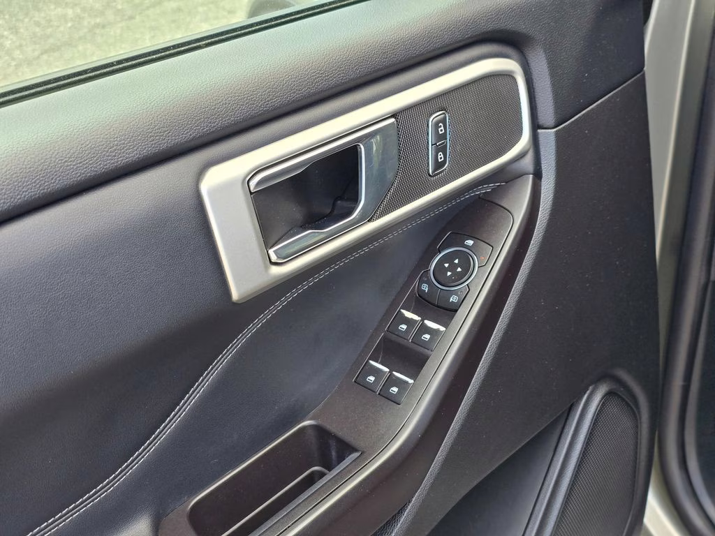 2020 Silver Spruce Metallic Ford Explorer XLT 4X4 SUV