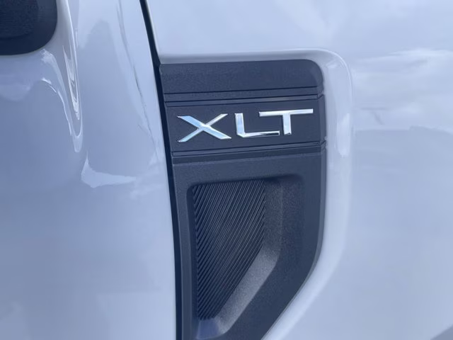 2026 Oxford White Ford Maverick XLT FWD Truck