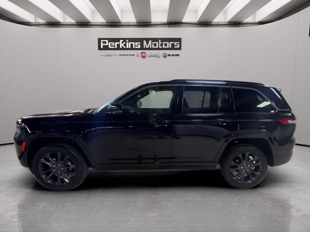 2026 Diamond Black Crystal Pearlcoat Jeep Grand Cherokee Limited Reserve 4X4 SUV