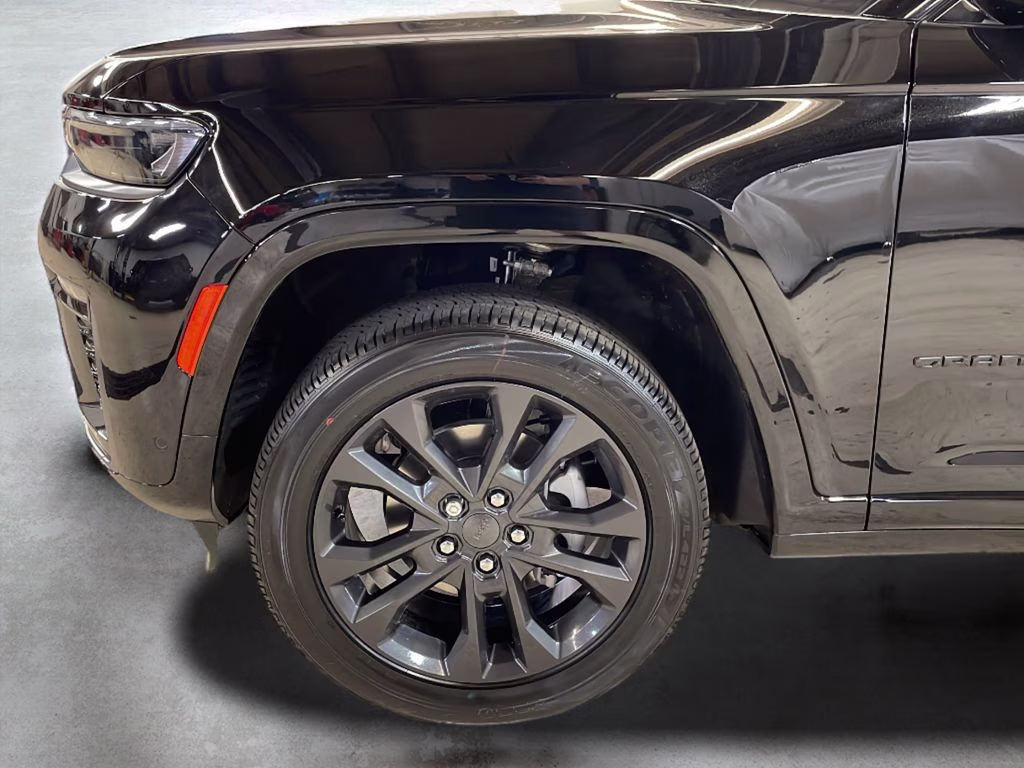 2026 Diamond Black Crystal Pearlcoat Jeep Grand Cherokee Limited Reserve 4X4 SUV