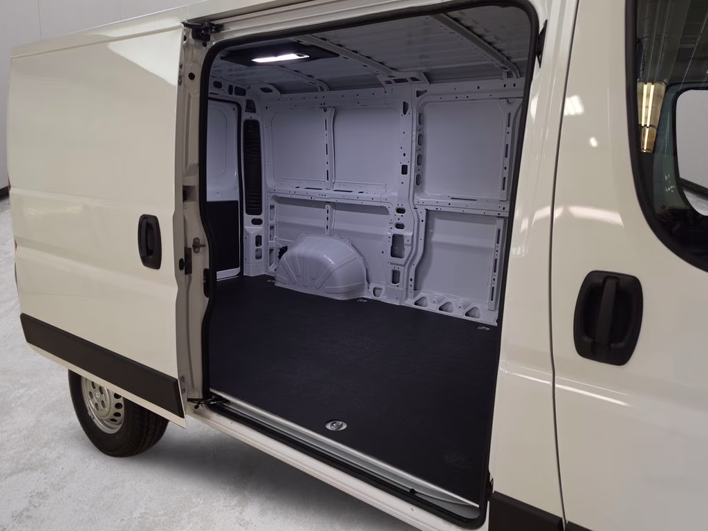 2026 Bright White Clearcoat Ram ProMaster 1500 Low Roof FWD Van