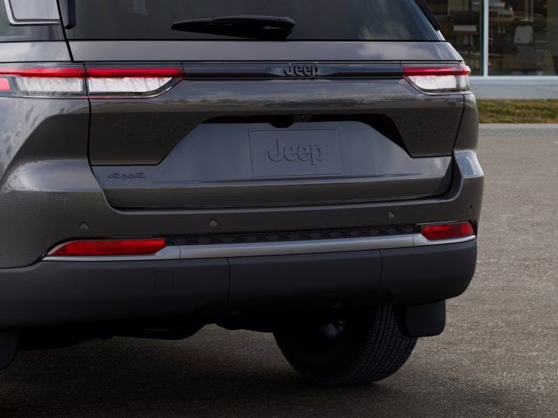 2026 Baltic Gray Metallic Clearcoat Jeep Grand Cherokee Laredo Altitude 4X4 SUV