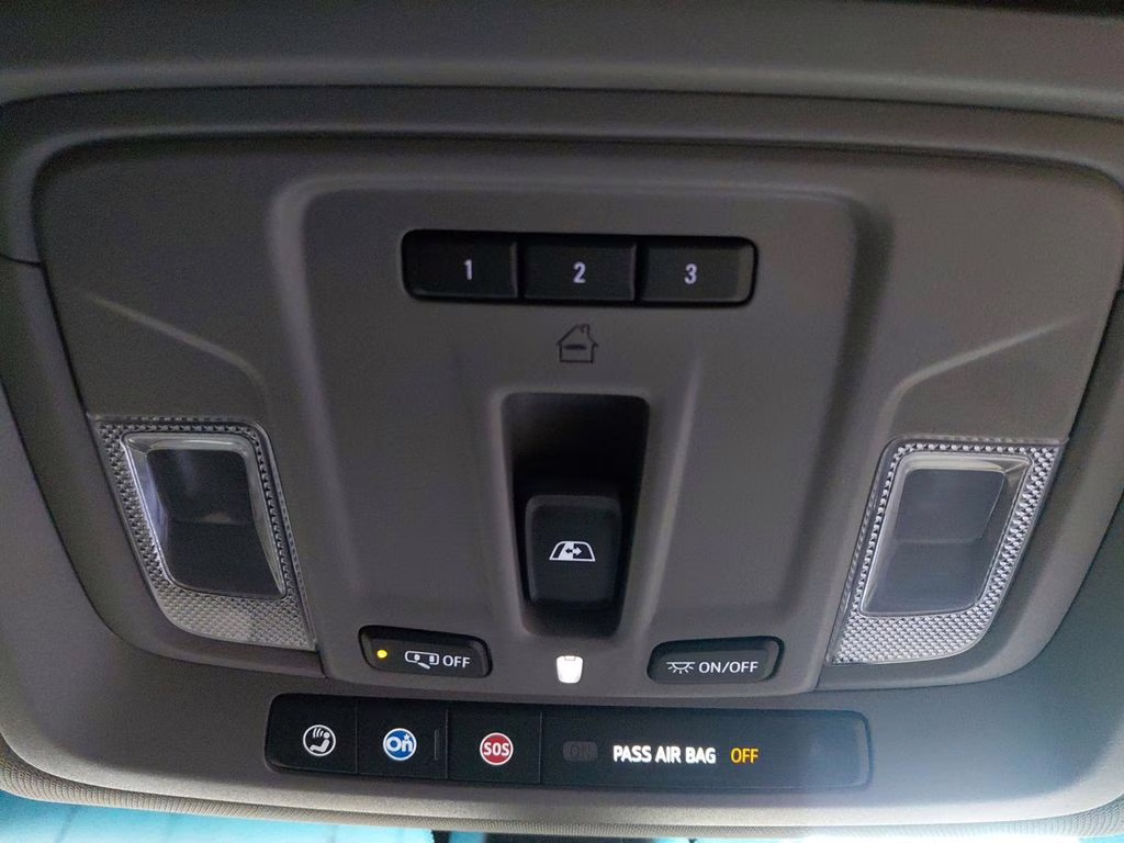 2020 Black Chevrolet Silverado 1500 LT w/Trailer Camera & Convenience 2 Pkgs 4X4 Truck