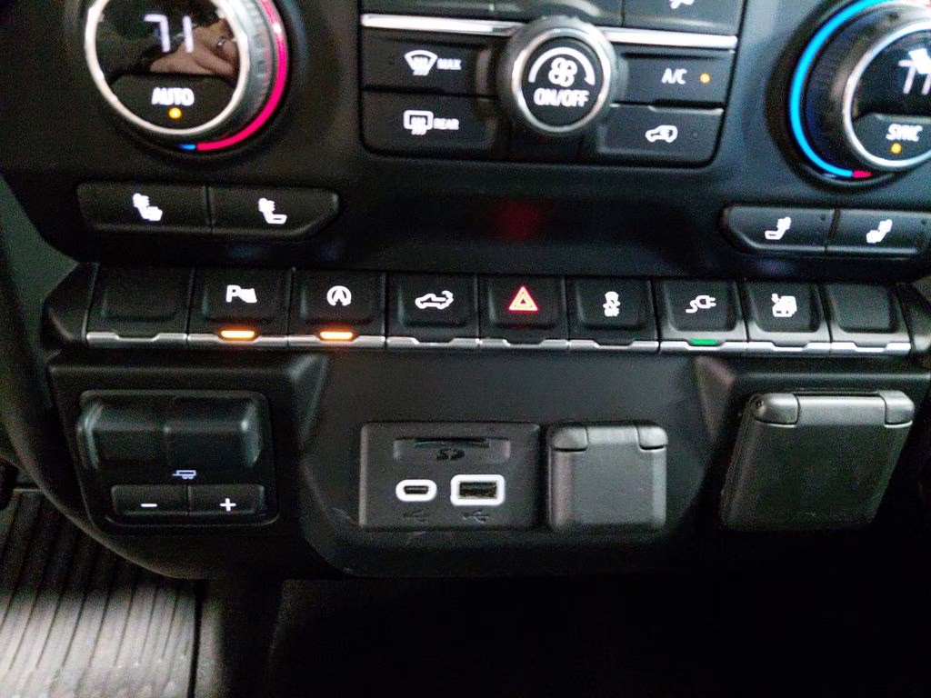 2020 Black Chevrolet Silverado 1500 LT w/Trailer Camera & Convenience 2 Pkgs 4X4 Truck