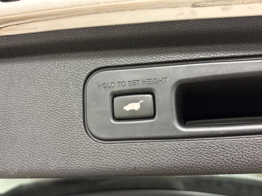 2021 White Honda Odyssey Touring FWD Van