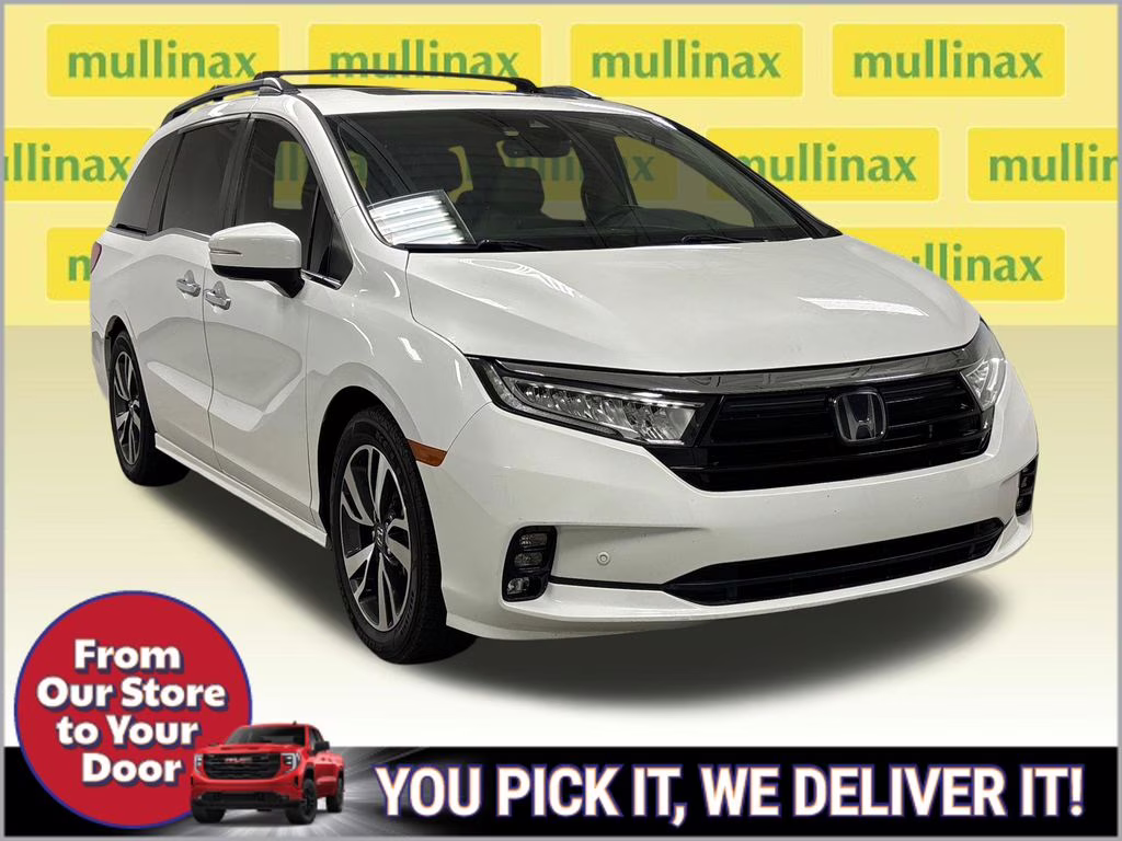 2021 White Honda Odyssey Touring FWD Van