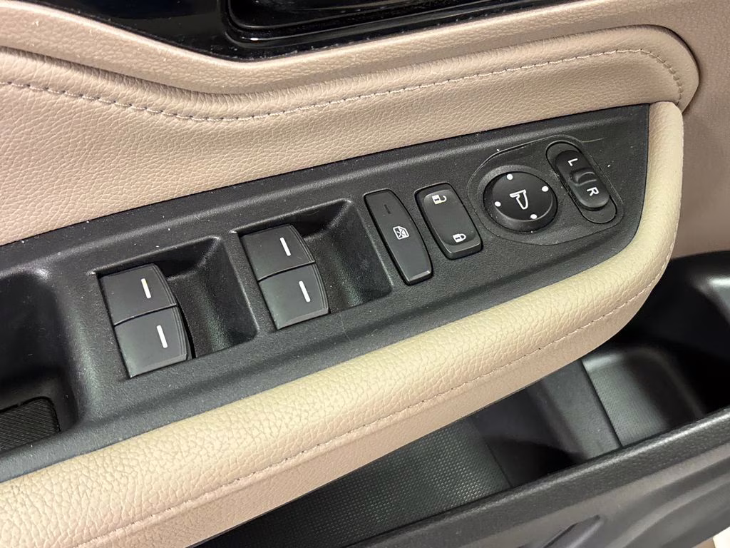 2021 White Honda Odyssey Touring FWD Van