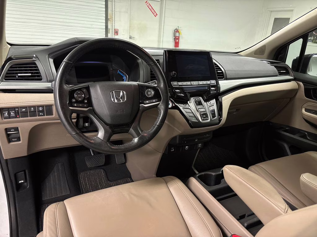 2021 White Honda Odyssey Touring FWD Van