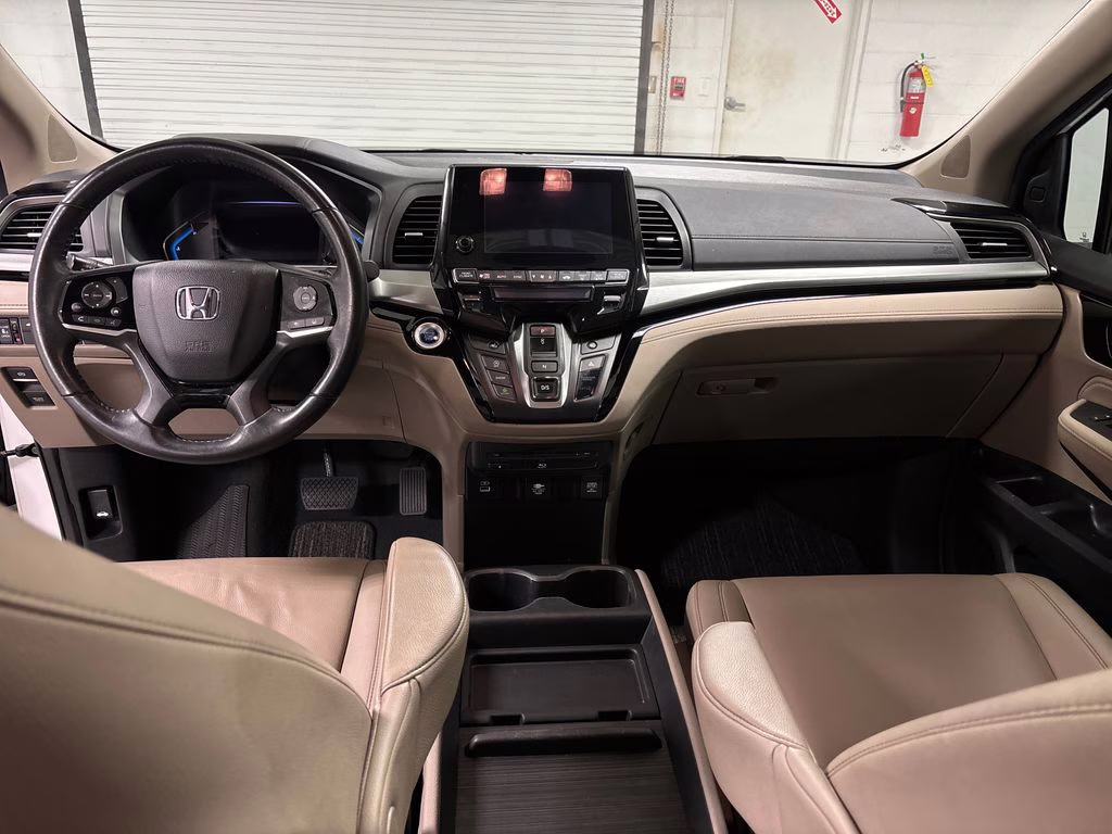 2021 White Honda Odyssey Touring FWD Van