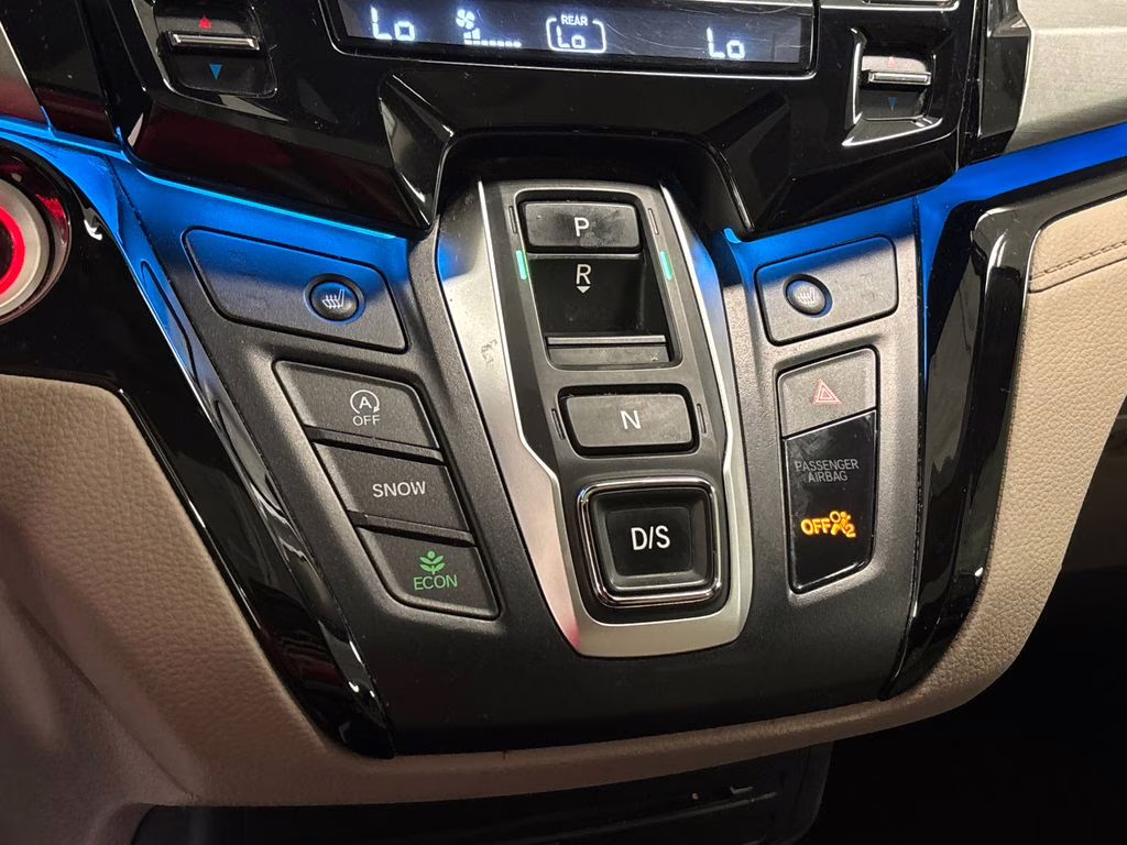 2021 White Honda Odyssey Touring FWD Van