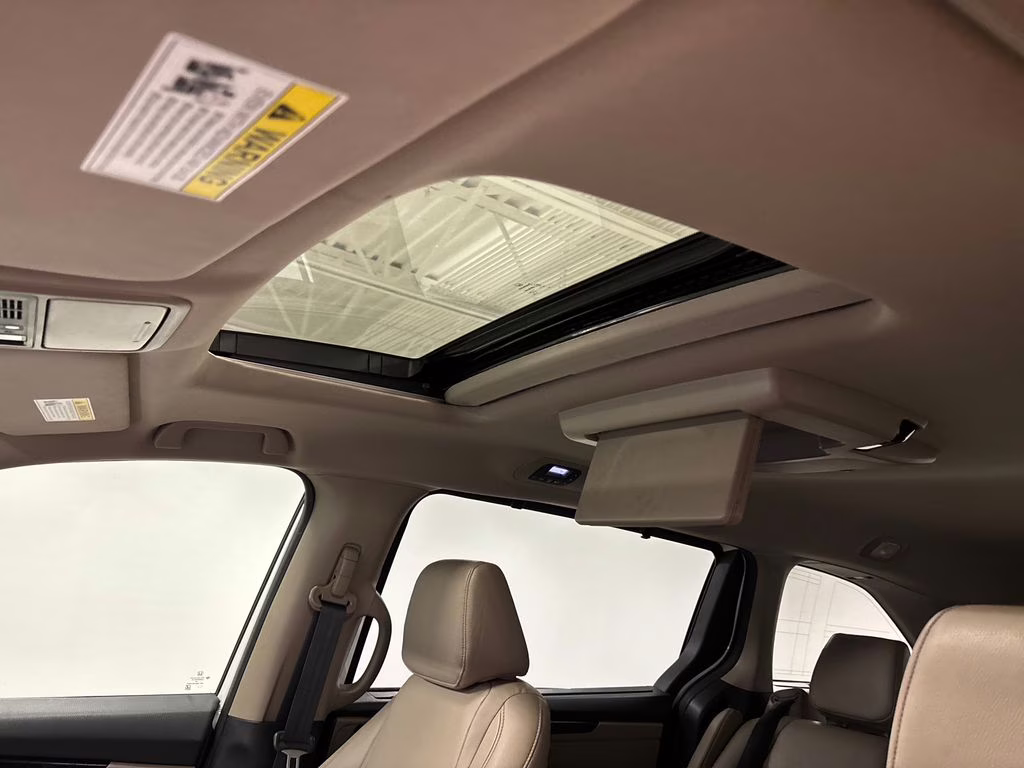 2021 White Honda Odyssey Touring FWD Van