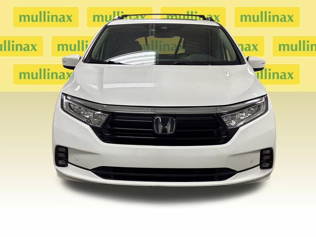 2021 White Honda Odyssey Touring FWD Van