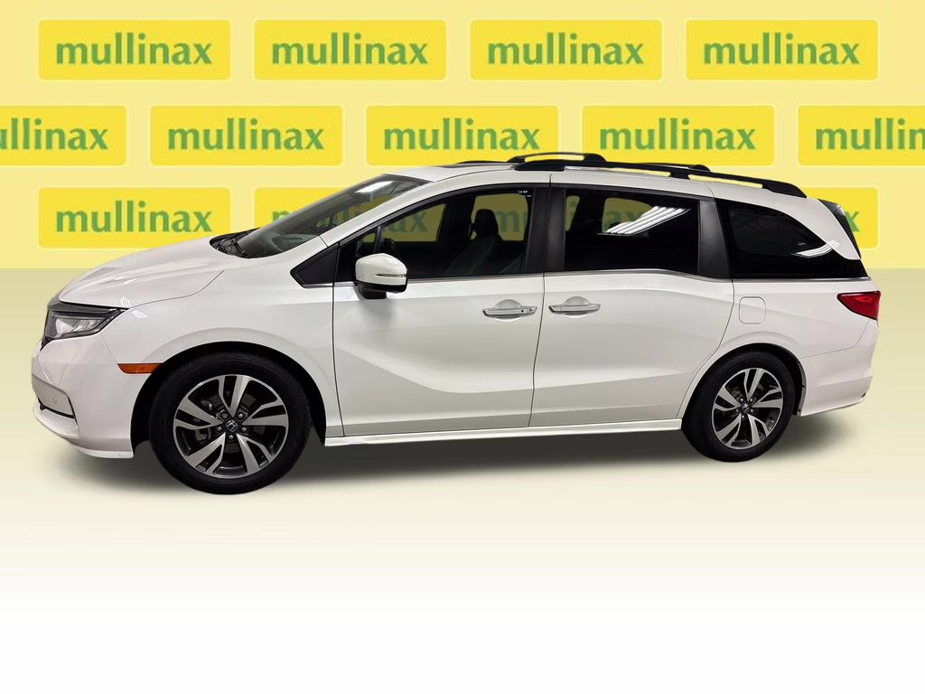 2021 White Honda Odyssey Touring FWD Van