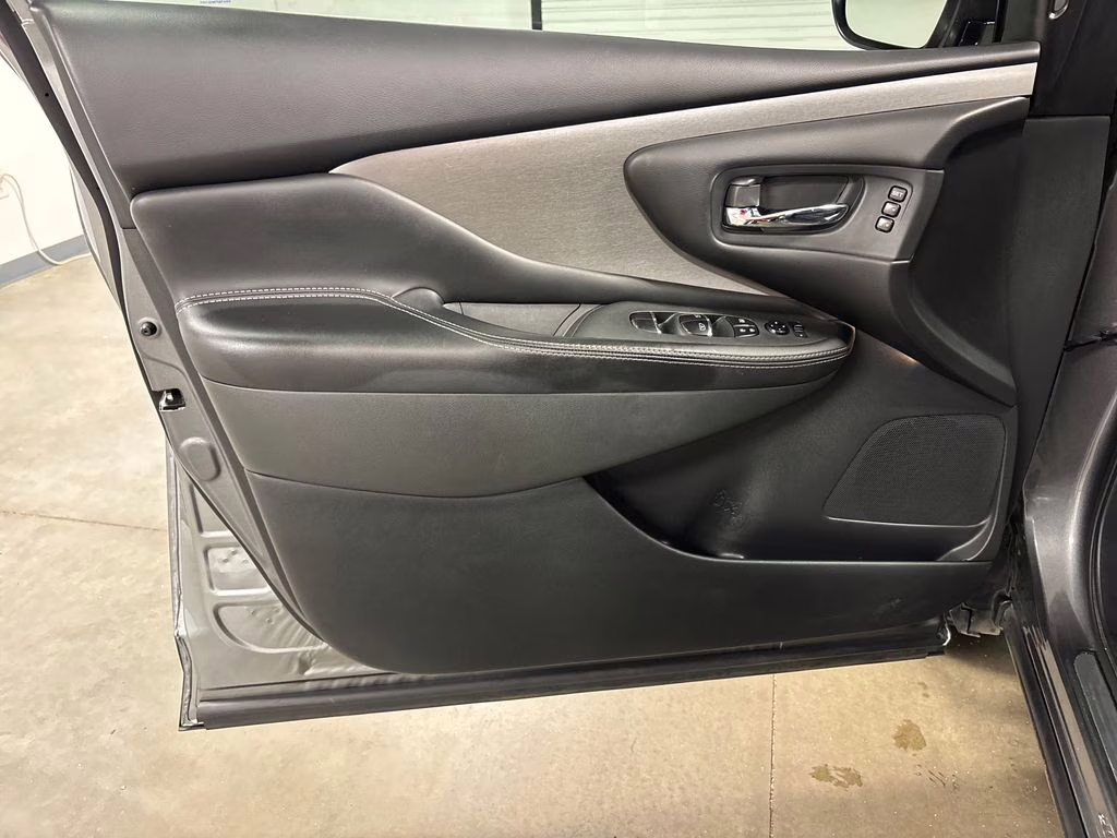 2023 Gun Metallic Nissan Murano SL FWD SUV