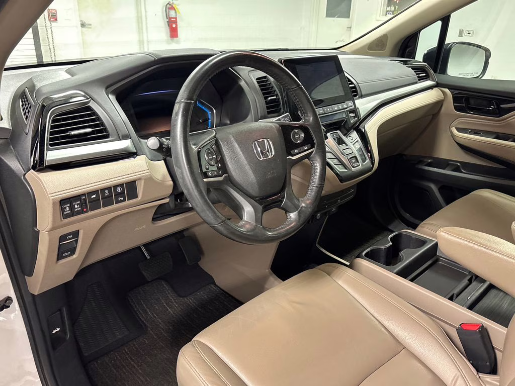2021 White Honda Odyssey Touring FWD Van