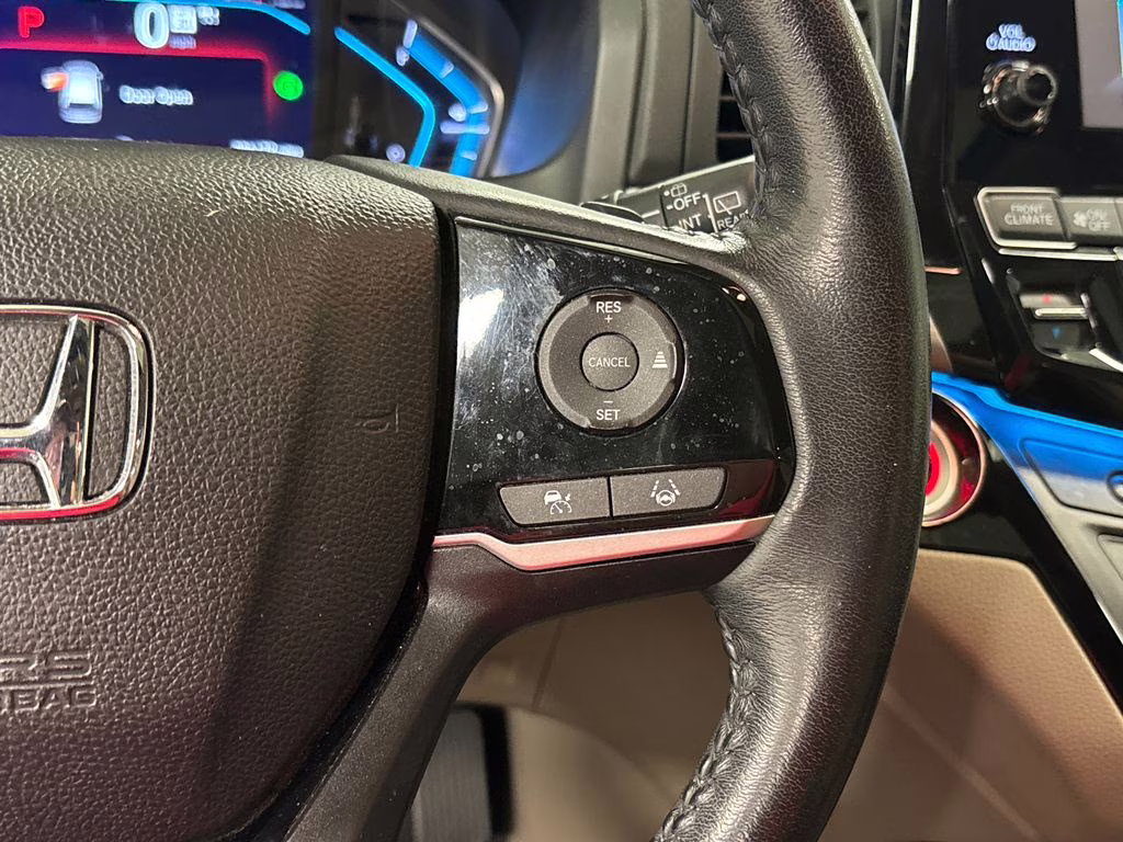 2021 White Honda Odyssey Touring FWD Van