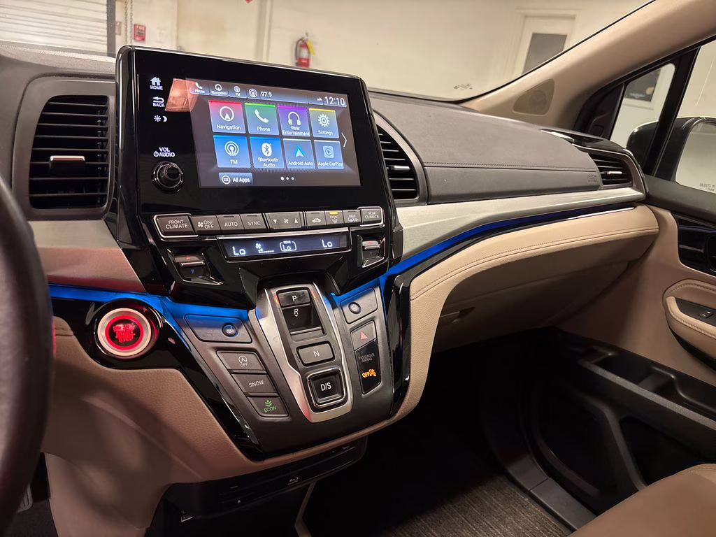 2021 White Honda Odyssey Touring FWD Van