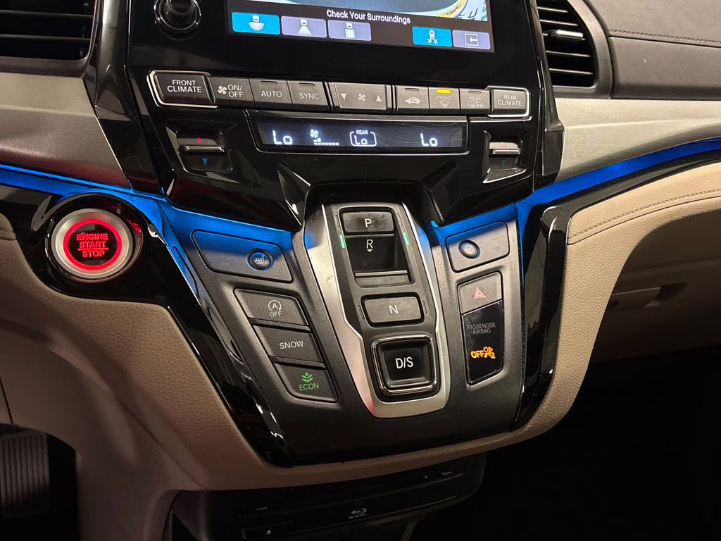 2021 White Honda Odyssey Touring FWD Van