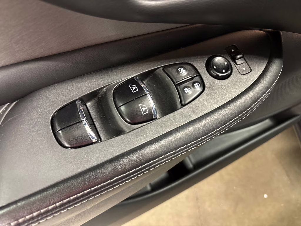 2023 Gun Metallic Nissan Murano SL FWD SUV