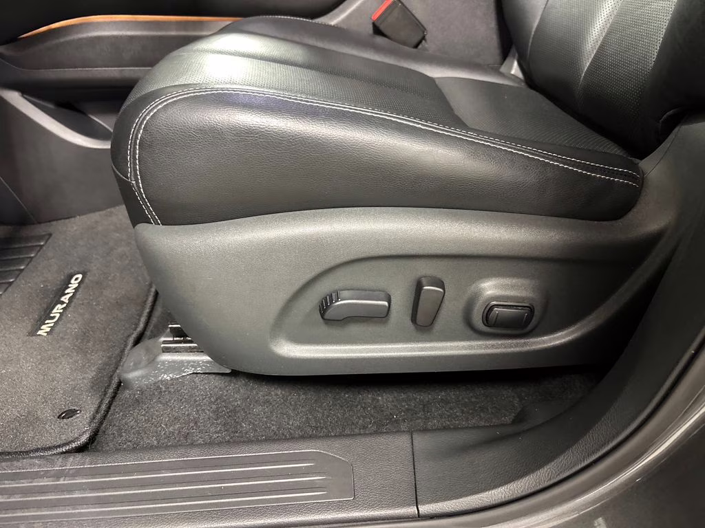 2023 Gun Metallic Nissan Murano SL FWD SUV