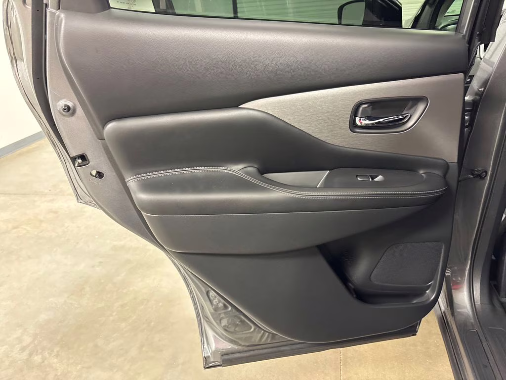 2023 Gun Metallic Nissan Murano SL FWD SUV