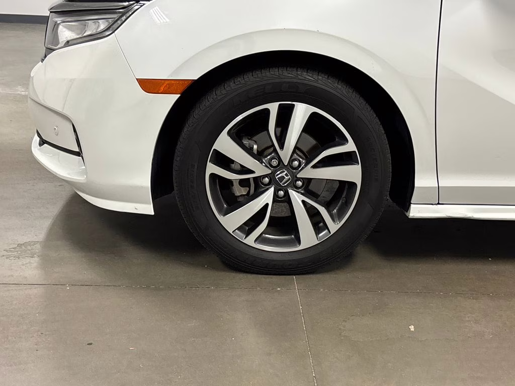 2021 White Honda Odyssey Touring FWD Van