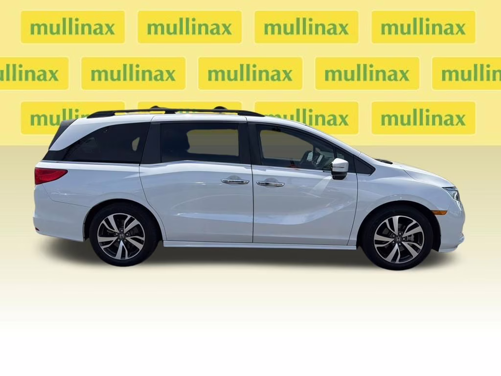 2021 White Honda Odyssey Touring FWD Van