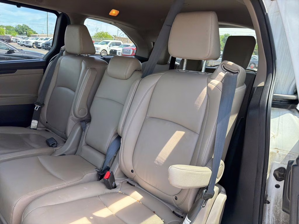 2021 White Honda Odyssey Touring FWD Van