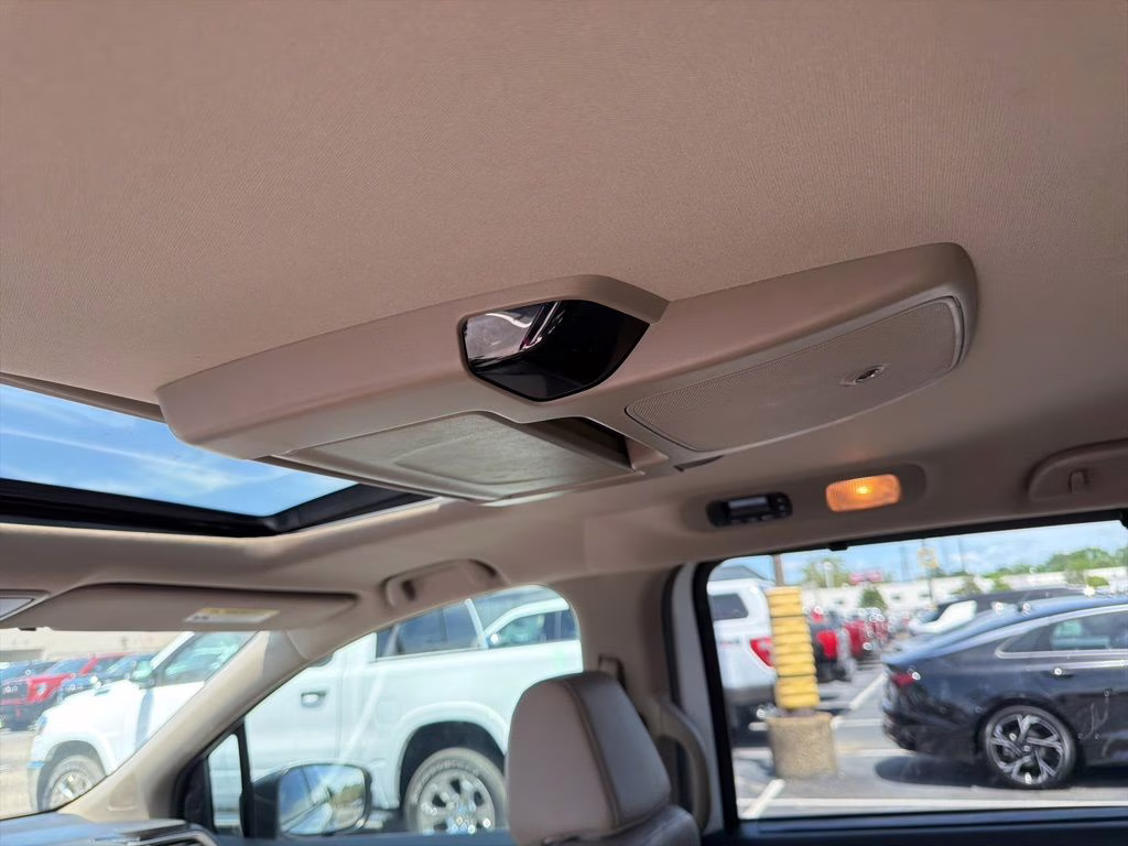 2021 White Honda Odyssey Touring FWD Van