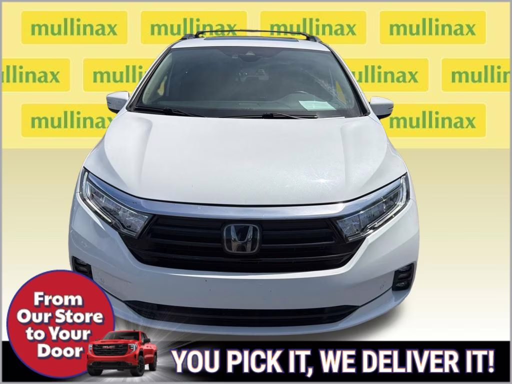 2021 White Honda Odyssey Touring FWD Van