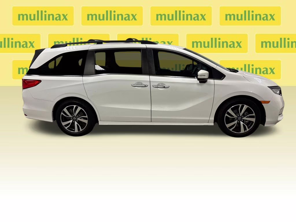2021 White Honda Odyssey Touring FWD Van