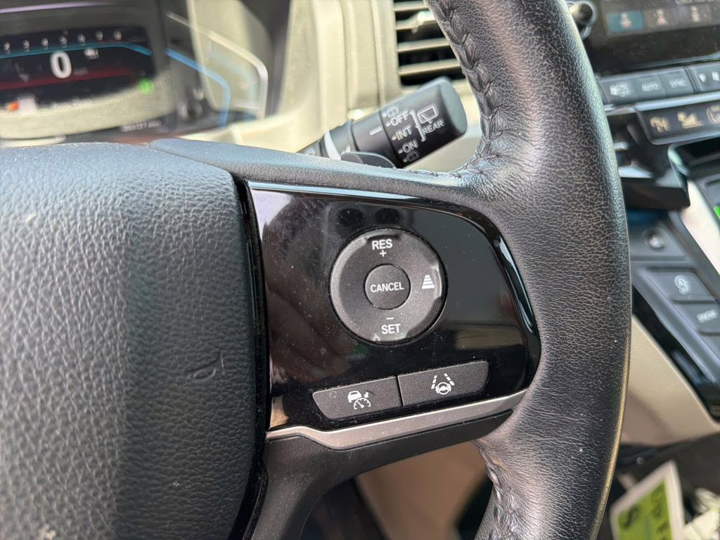 2021 White Honda Odyssey Touring FWD Van