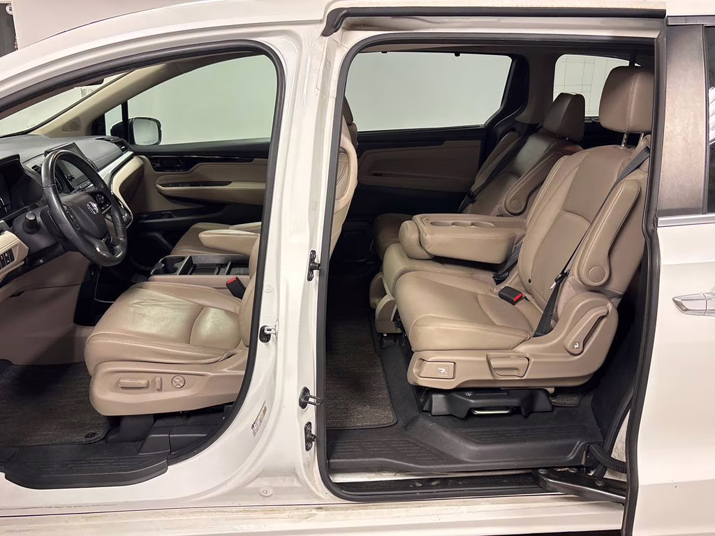 2021 White Honda Odyssey Touring FWD Van