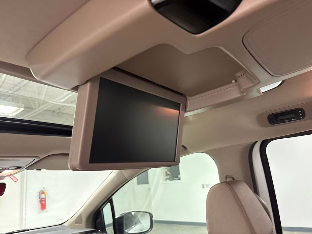 2021 White Honda Odyssey Touring FWD Van