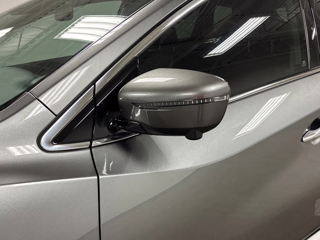 2023 Gun Metallic Nissan Murano SL FWD SUV