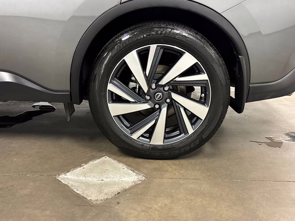 2023 Gun Metallic Nissan Murano SL FWD SUV