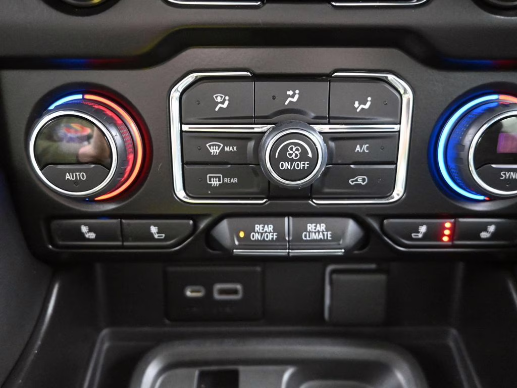 2022 Iridescent Pearl Tricoat Chevrolet Suburban RST 4X4 SUV