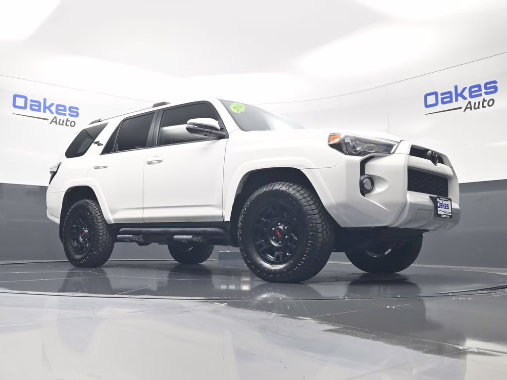 2018 Super White Toyota 4Runner TRD Off-Road Premium 4X4 SUV
