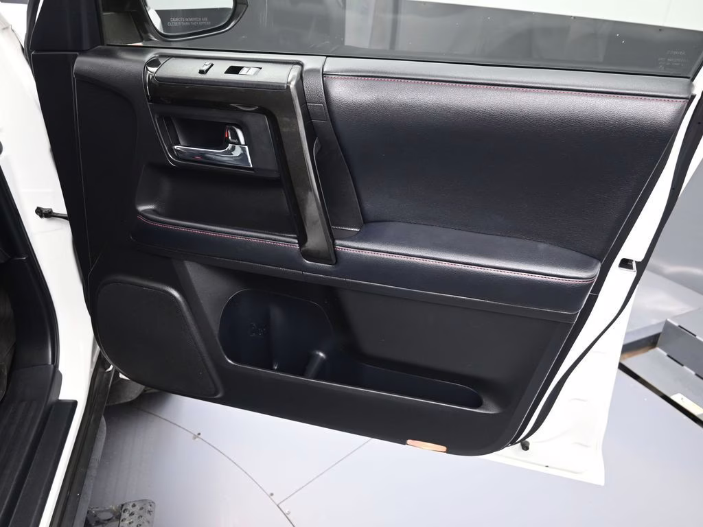 2018 Super White Toyota 4Runner TRD Off-Road Premium 4X4 SUV