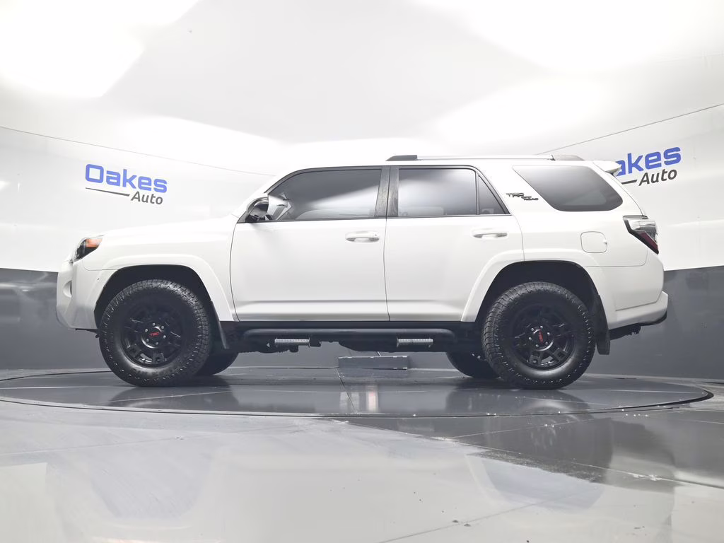 2018 Super White Toyota 4Runner TRD Off-Road Premium 4X4 SUV