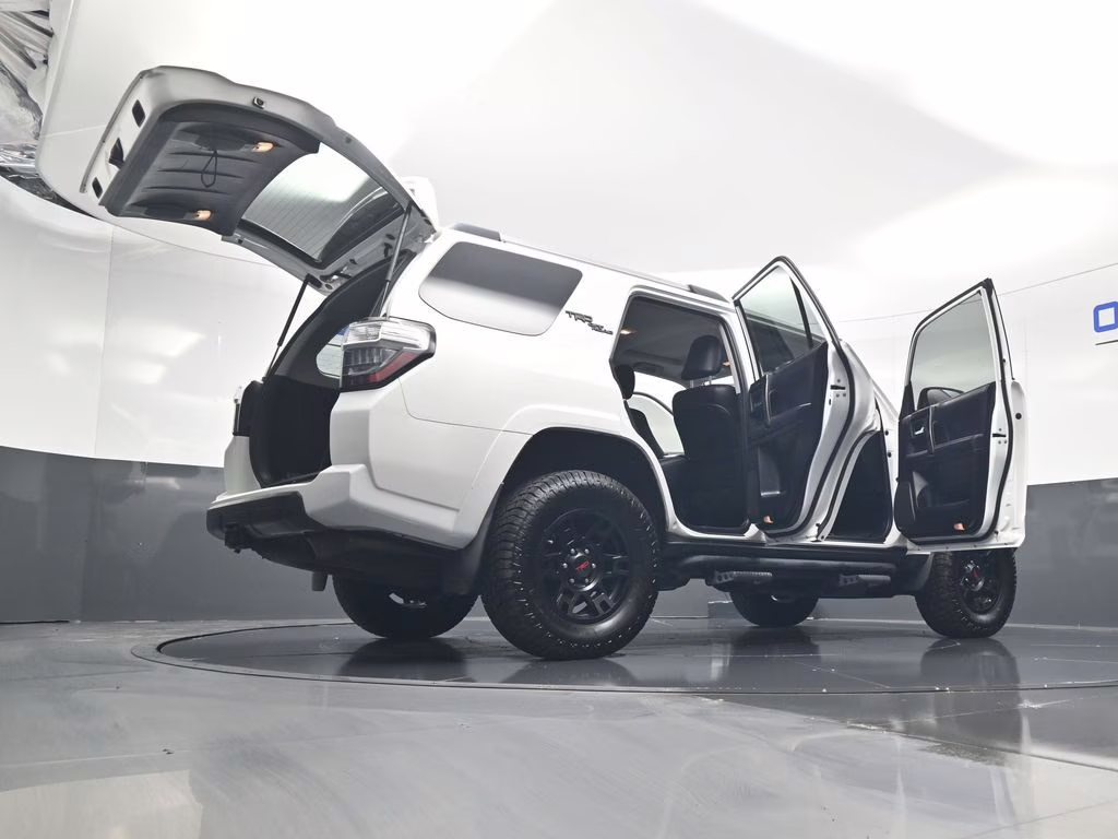 2018 Super White Toyota 4Runner TRD Off-Road Premium 4X4 SUV
