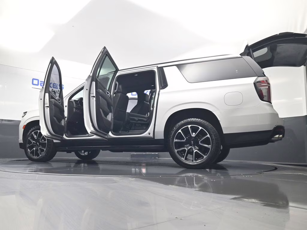 2022 Iridescent Pearl Tricoat Chevrolet Suburban RST 4X4 SUV