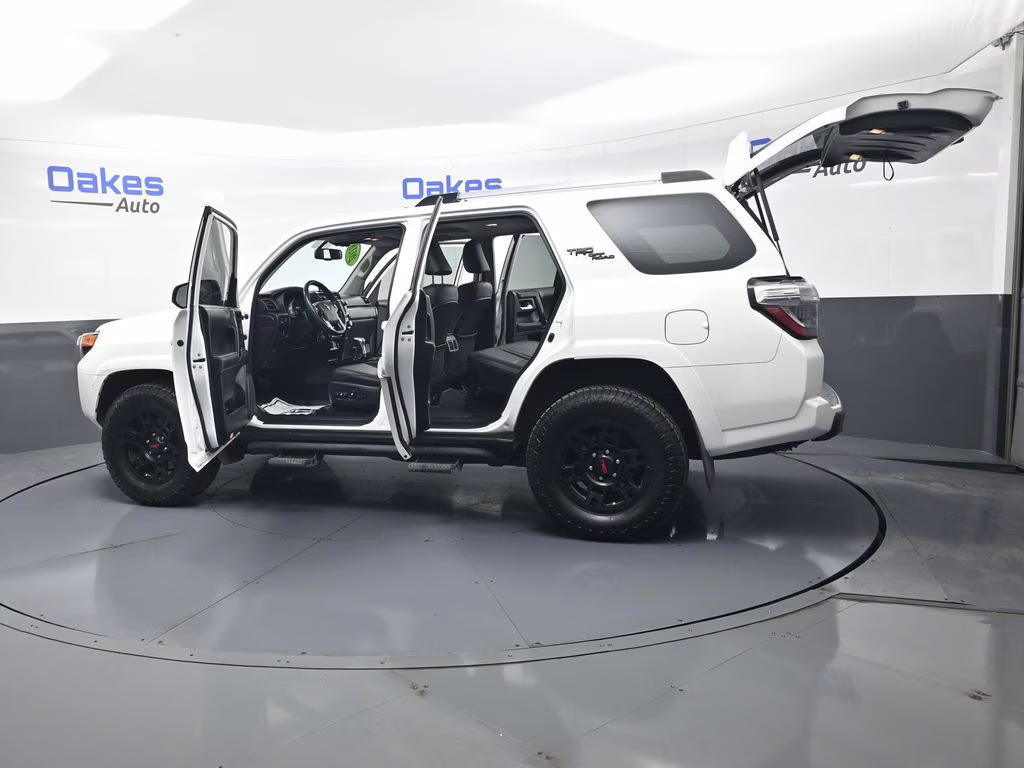 2018 Super White Toyota 4Runner TRD Off-Road Premium 4X4 SUV