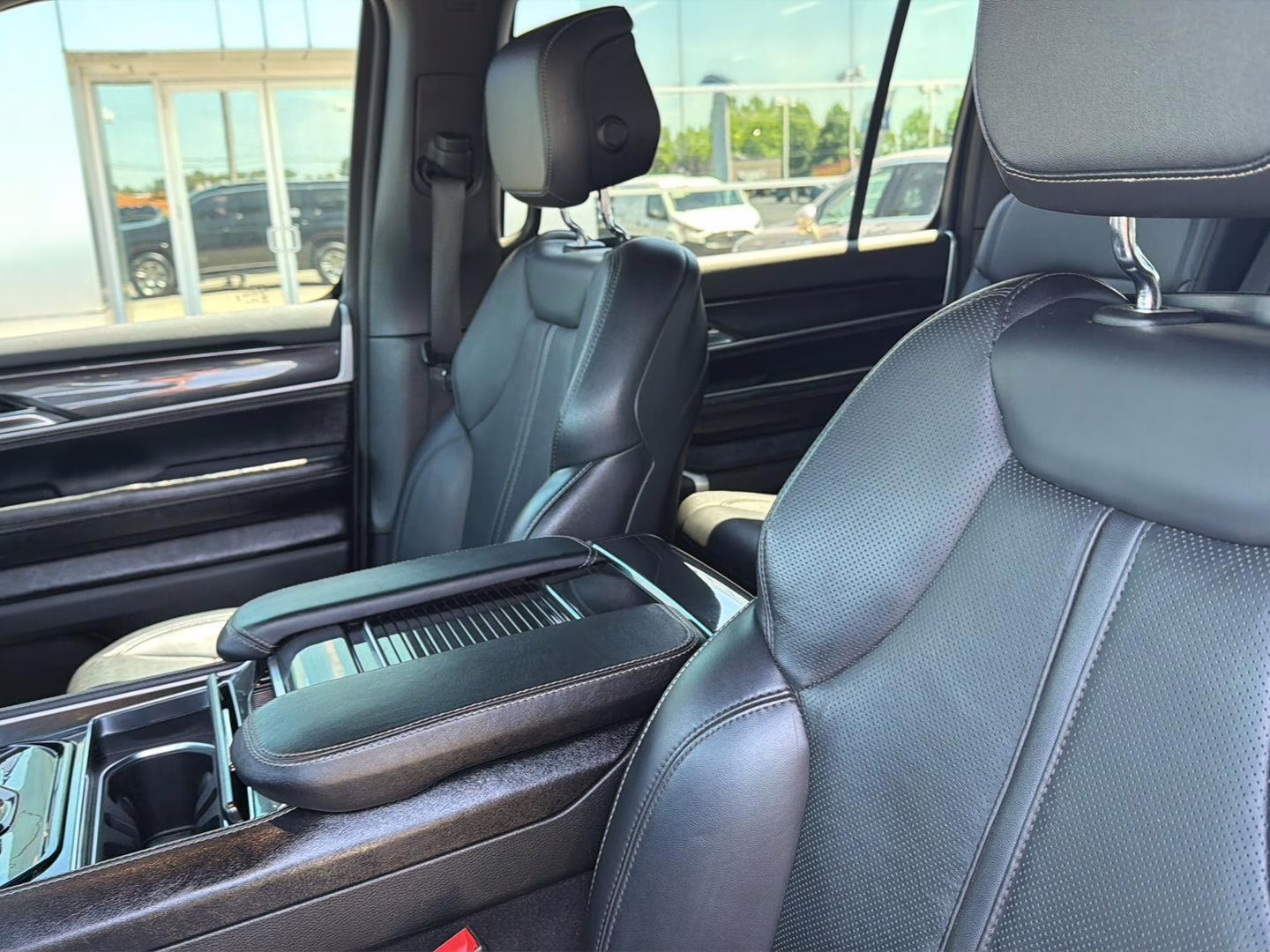 2024 Diamond Black Crystal Pearlcoat Jeep Wagoneer 4X4 4X4 SUV