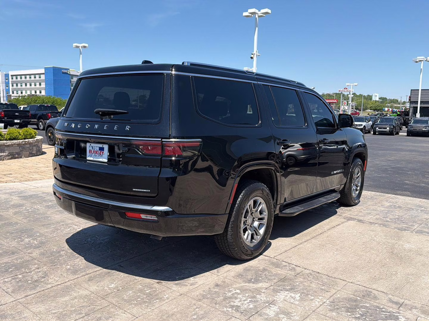 2024 Diamond Black Crystal Pearlcoat Jeep Wagoneer 4X4 4X4 SUV