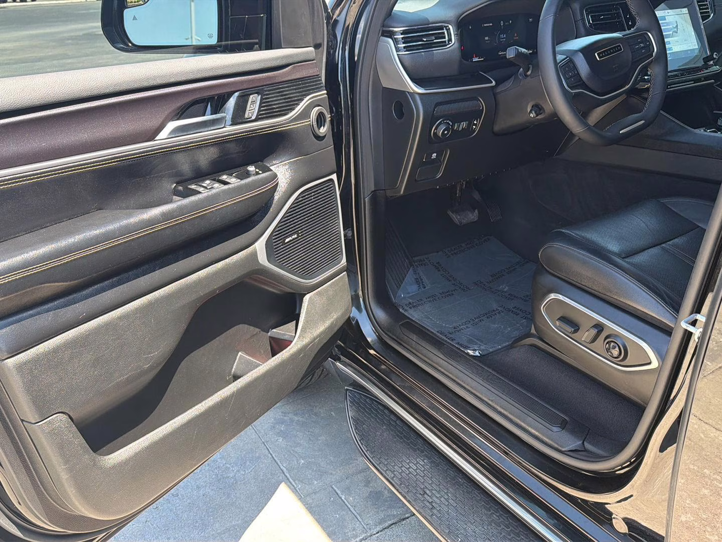 2024 Diamond Black Crystal Pearlcoat Jeep Wagoneer 4X4 4X4 SUV