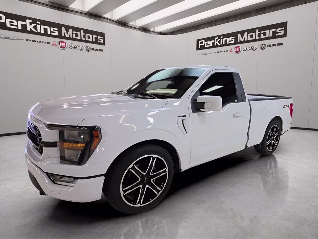 2023 Oxford White Ford F-150 XL 4X4 Truck