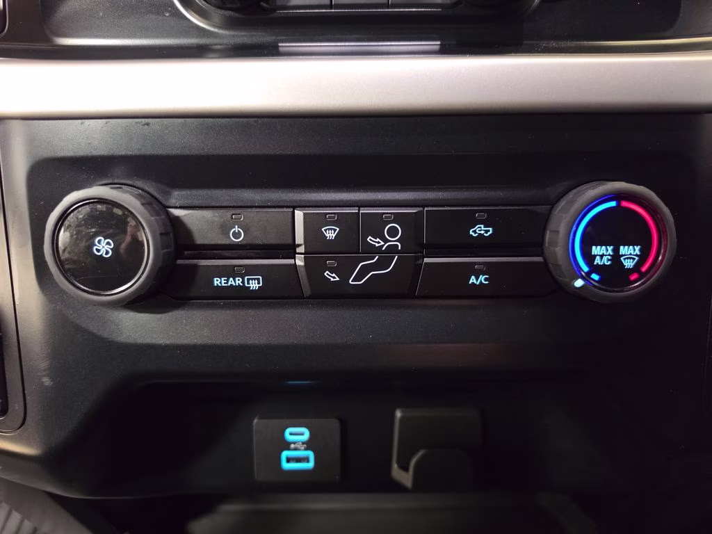 2023 Oxford White Ford F-150 XL 4X4 Truck