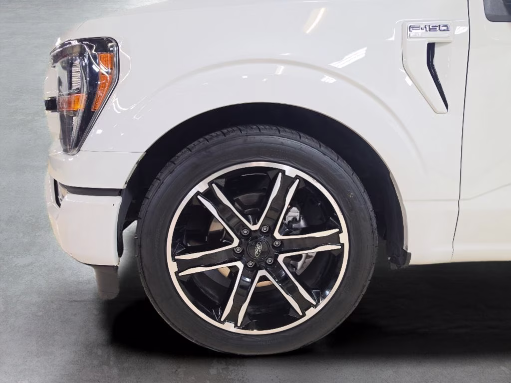 2023 Oxford White Ford F-150 XL 4X4 Truck