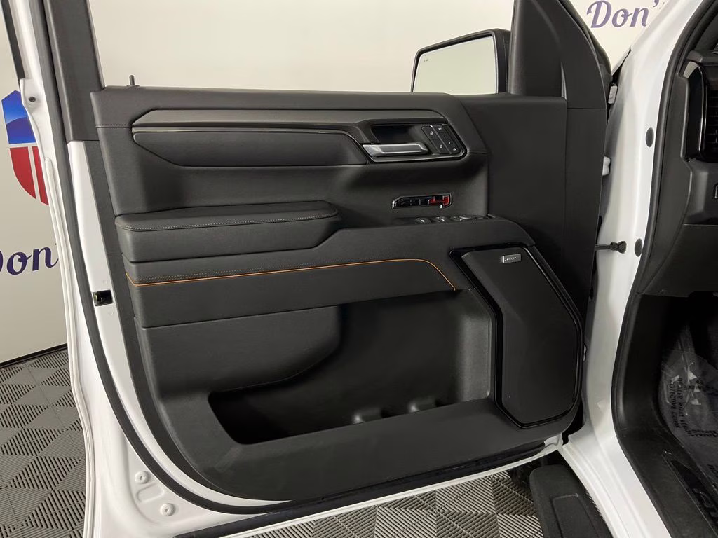 2023 Summit White GMC Sierra 1500 AT4 4X4 Truck